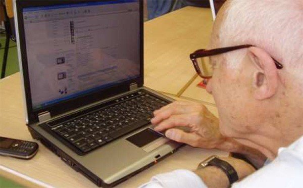 Facebook fa bene ai nonni