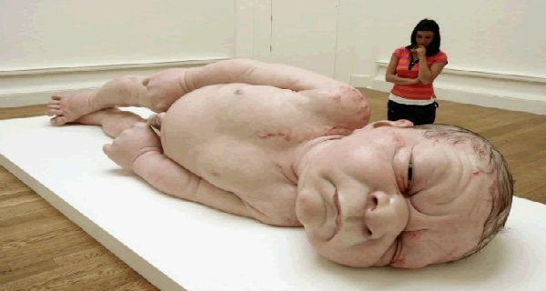 Ron Mueck, sculture che sembrano vive [Foto bambino]