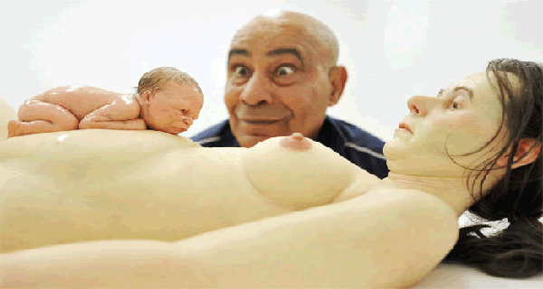 Ron Mueck, sculture che sembrano vive [Foto madre con bambino]