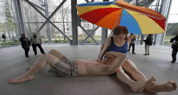 Ron Mueck, sculture che sembrano vive [Foto turisti]