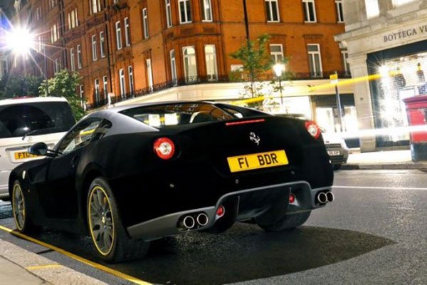 ferrari ricoperta di velluto a londra