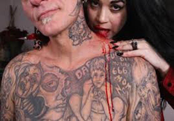 julia caples beve sangue umano julia caples beve sangue umano