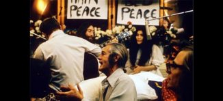 John e Yoko nel loro letto
